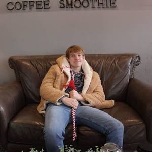 Meet your Posher, Adam